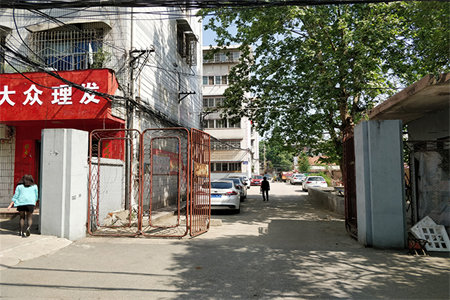 四实小附近格力书香苑3室2厅2卫72万105m2毛坯房出售